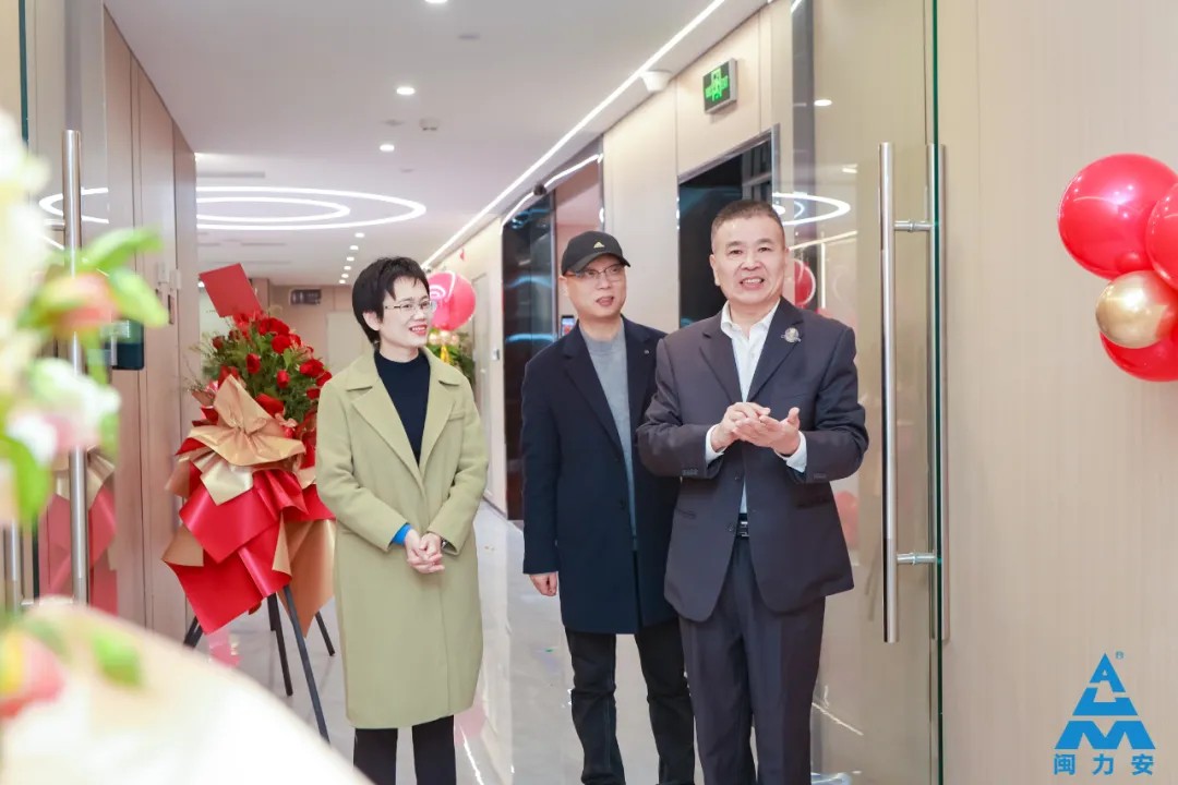 1728982484118337.jpg 640.jpg